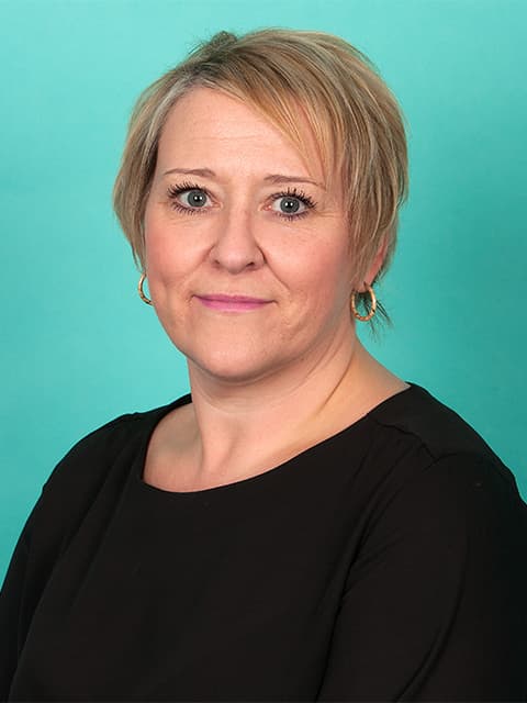 headshot of Charlotte